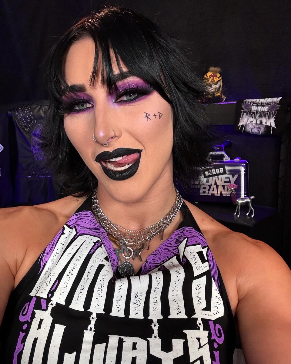 ㅤ
ㅤ
ᅠ ᅠ𝐌𝐀𝐌𝐈 subió unas fotos: está
ᅠ ᅠprobando un nuevo maquillaje
ᅠ ᅠpara las noches de trabajo.
ㅤ
ㅤ