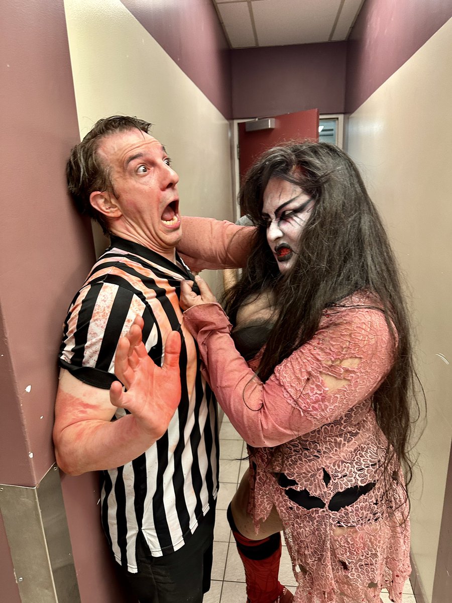 gagerrocks's tweet photo. So it was a pretty scary night this last Saturday !
@realsuyung 
@ASWCANADA 
#undeadbride
#poisonmist
#reflife https://t.co/anHfA6Xpoz