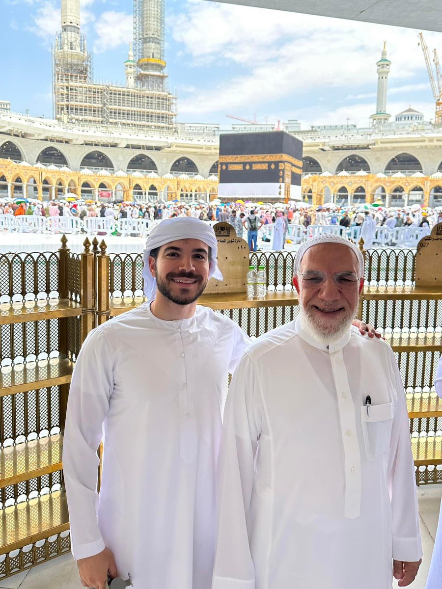 الدكتور عمر عبد الكافي بخير ووفاته إشاعة
اللهم متعه بالصحة والعافية