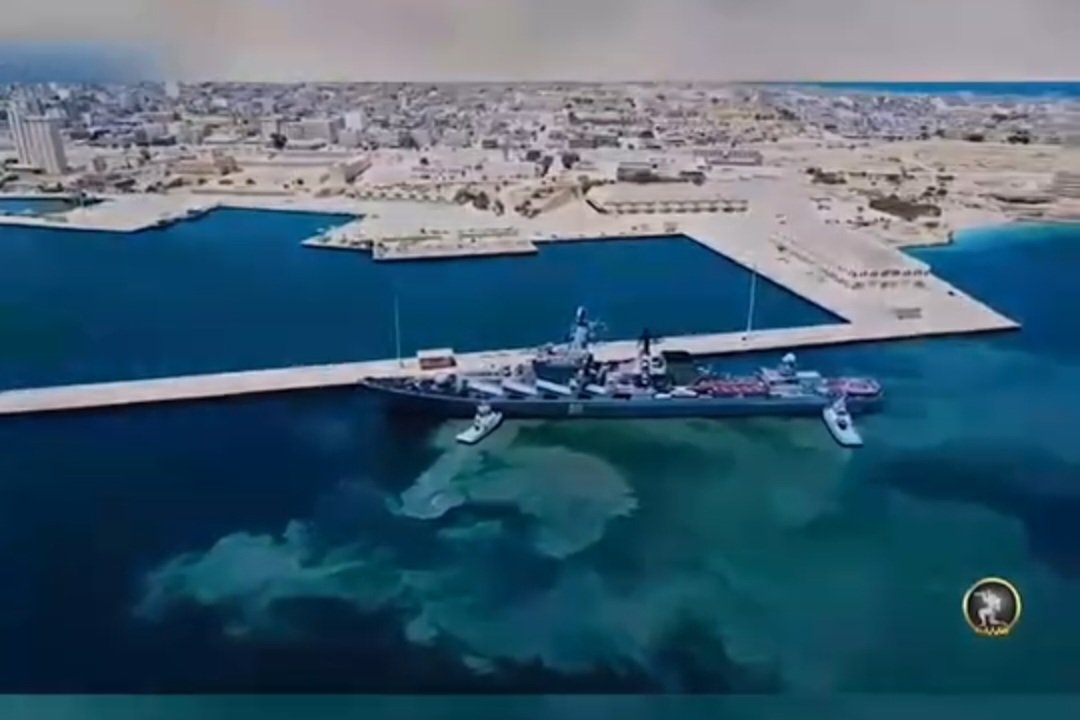 HA_REPORTER2's tweet image. #Developement 
Russian warships arrive at the port of #Tobruk in eastern #Libya