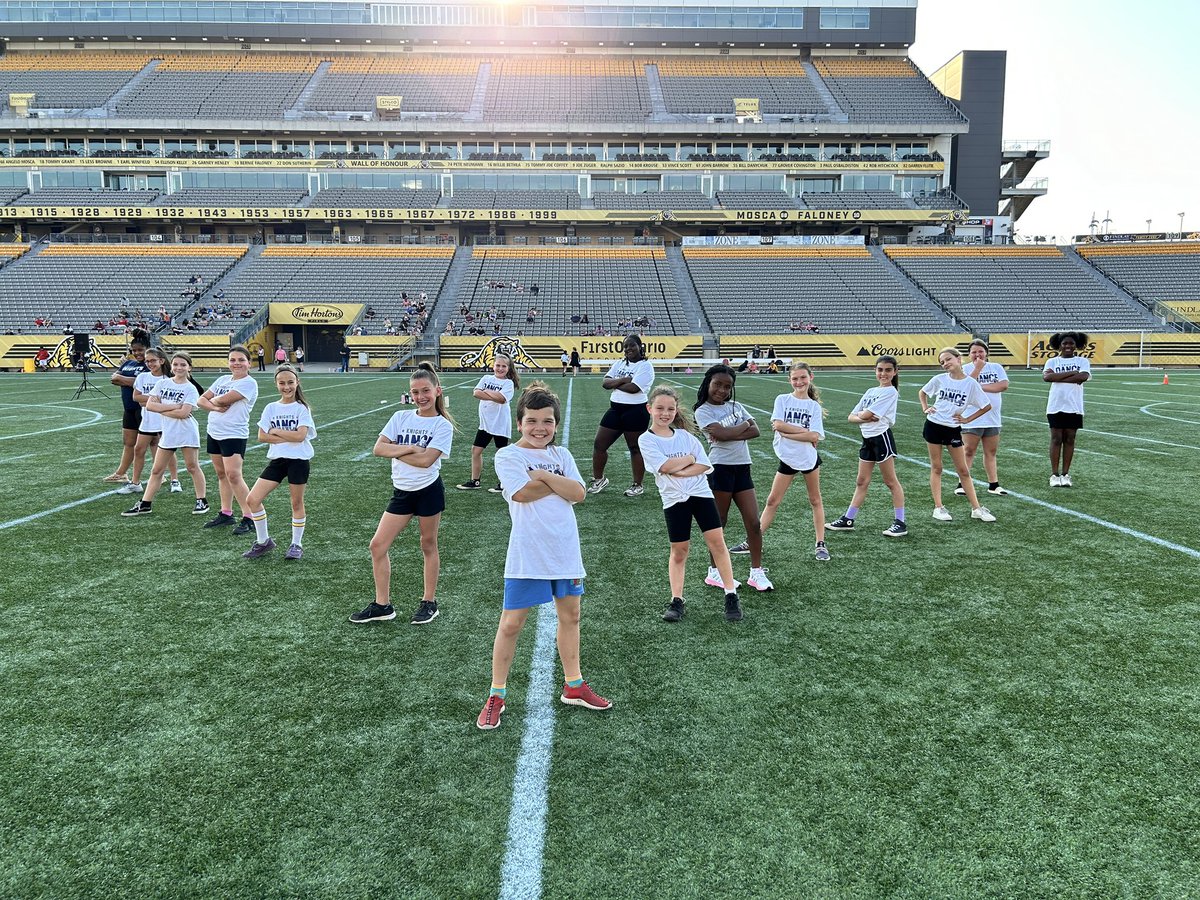 MsADunnigan's tweet photo. Knights Dance had the best time practicing for their big @ForgeFCHamilton performance on Sunday! ⚽️ #goknightsgo @stmhagersville https://t.co/s6a9O0H4fB