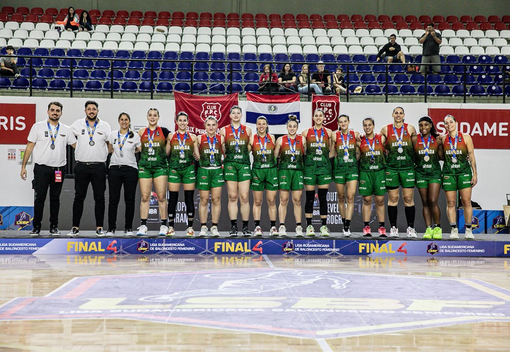 <a href="/AguadaFemenino/">Aguada Femenino</a> equipo que integra Sofía Herrera, se coronaron ViceCampeonas de la Liga Sudamericana de Baloncesto Femenina 2024 en el Estadio UENO Cop Arena (Asunción, Paraguay).

<a href="/LSbaloncesto/">Liga Sudamericana</a> 
<a href="/soooofiaaaa12/">Sofia Herrera</a>