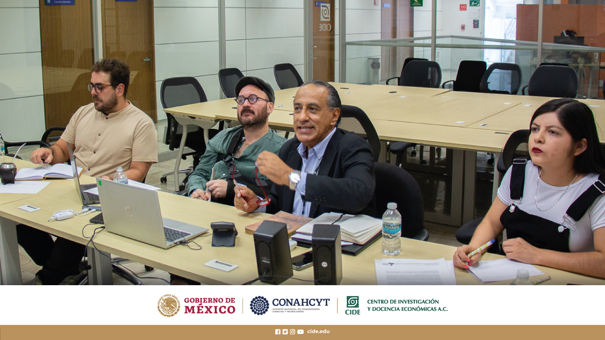 CIDE_MX's tweet photo. El #CIDE, a través de la División de Estudios Multidisciplinarios, realizó un encuentro en el que se intercambiaron ideas y reflexiones sobre la vigencia del informe MacBride.

📄 Lee la nota: https://t.co/7zCxcj2tai
📺 Mira nuevamente el encuentro aquí: https://t.co/aTXrquygZ5 https://t.co/UnqxEt5yAr