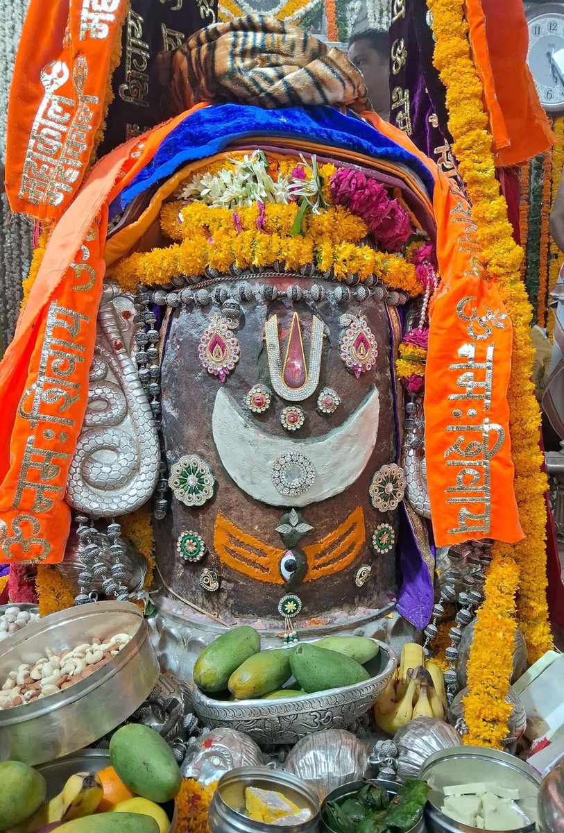 12Jyotirling's tweet photo. श्री महाकालेश्वर ज्योतिर्लिंग जी के आज के भस्म आरती श्रृंगार दिव्य दर्शन 18.06.2024 https://t.co/YmH3E40UdD