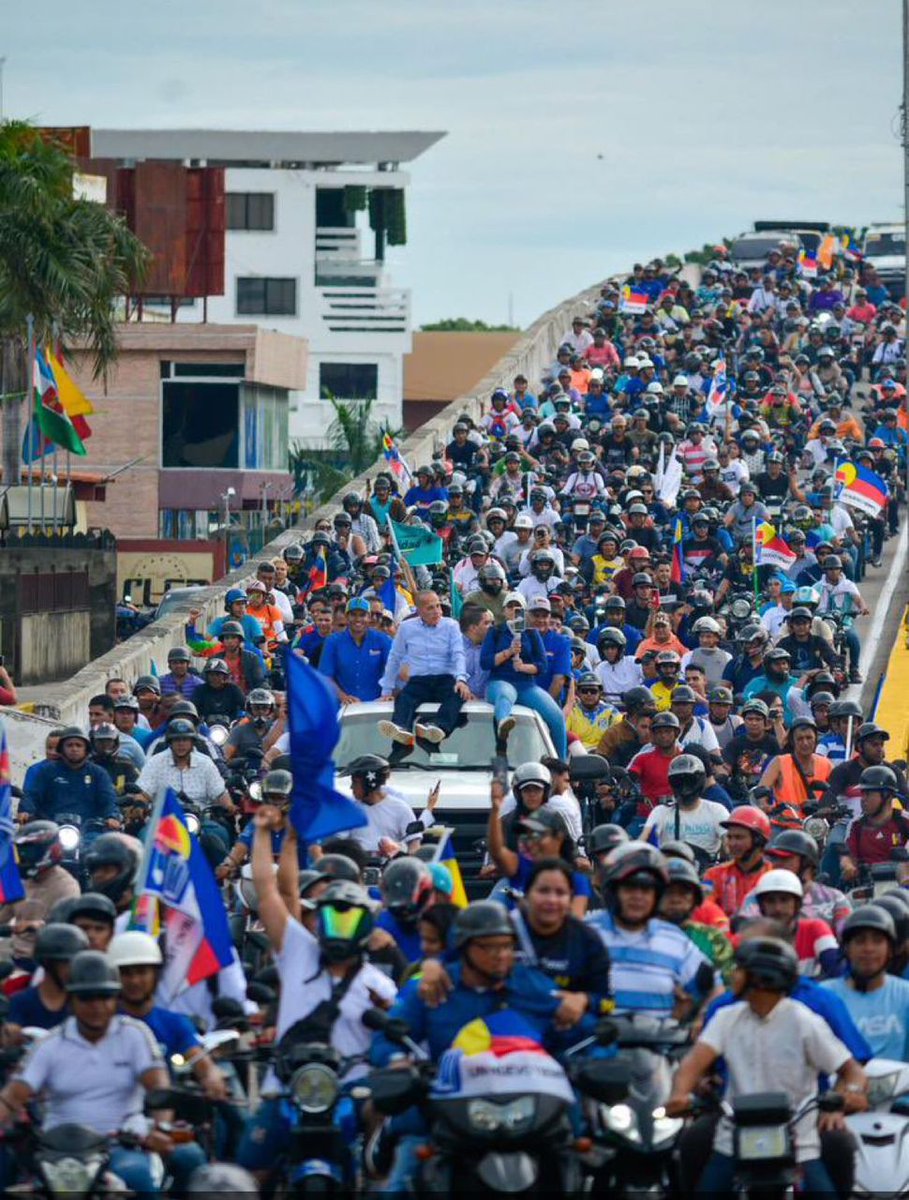 somosuntzulia's tweet photo. @manuelrosalesg es la voz que nos impulsa, el líder de todos los zulianos y quien nos recuerda que no estamos solos en esta batalla. Su visión y compromiso nos inspiran a seguir adelante, a no rendirnos ante las adversidades y a trabajar juntos por el cambio. https://t.co/zAh1jiVjSh