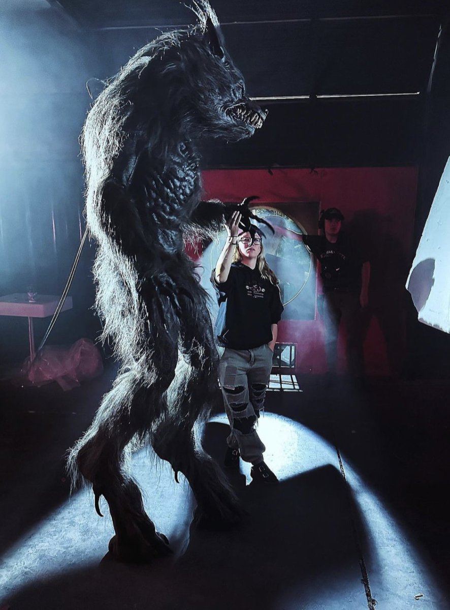 igg.me/at/Devourmovie…
#indiegogo #campaign #werewolves #vampires #indie <a href="/ScottHansenfilm/">Scott B. Hansen</a>