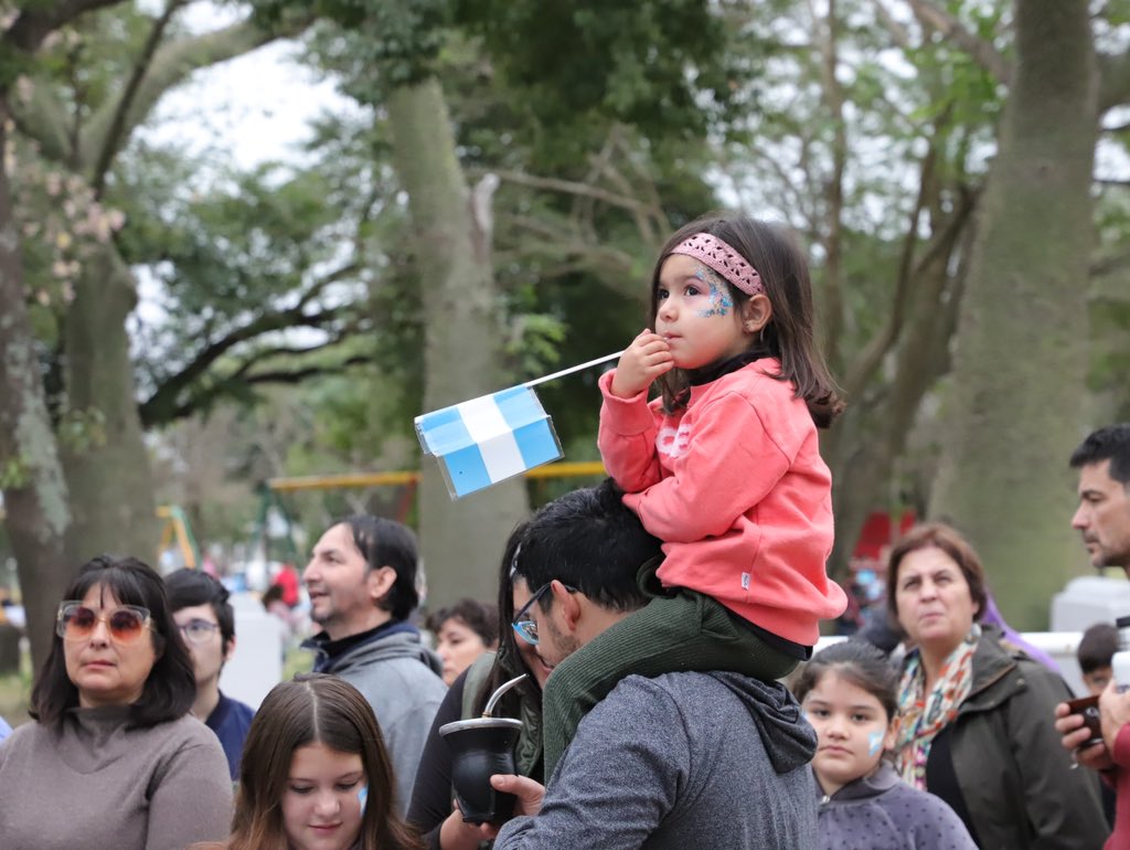 gobceres's tweet photo. Hoy vivimos un día único con las Copas del Mundo, América y Finalissima en nuestra ciudad 🏆

¡7.000 vecinos mostraron su pasión por la celeste y blanca! 🇦🇷 https://t.co/yEle2bHN8I