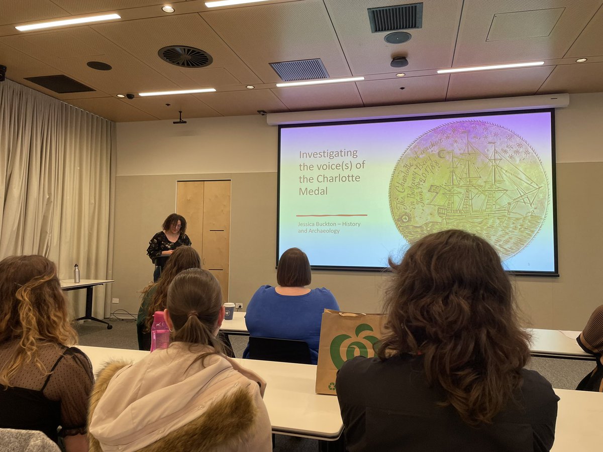 <a href="/willjb_29/">Will (He/they)</a> Jess Buckton closing out our session with her study of a 1788 medallion 🎖️ #ArtsMResRF2
