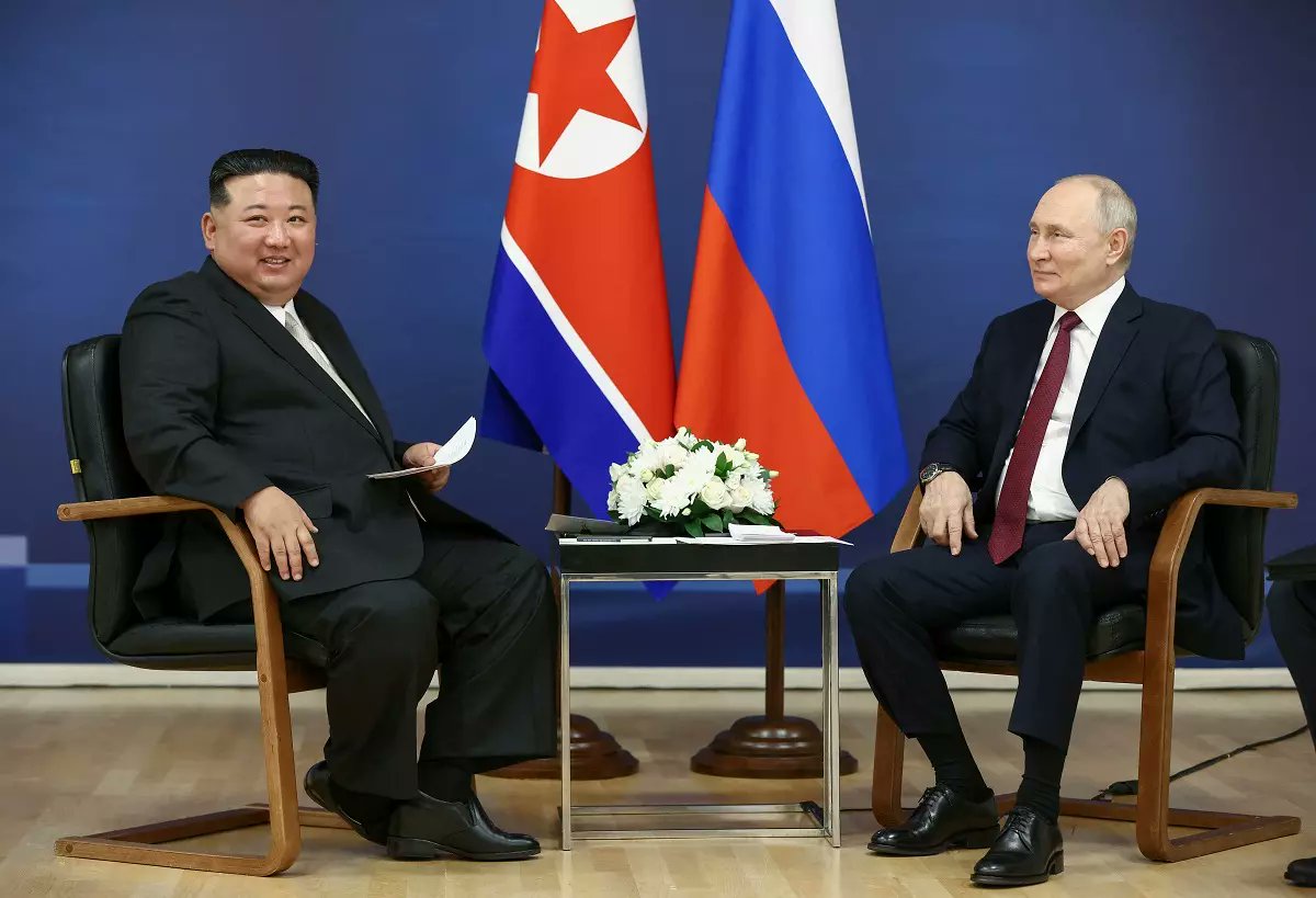 🇷🇺 El presidente ruso Putin visitará mañana Corea del Norte para reunirse con Kim Jong Un.

 Este es el primer viaje de Putin al país en más de dos décadas.
Acuerdos económicos importantes para la economía rusa y de korea