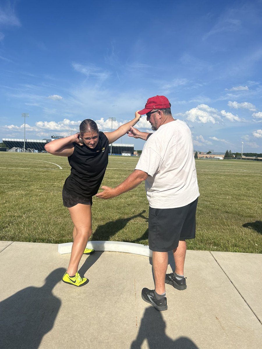 Another great session! Thanks <a href="/CoachKosecki/">Coach Kosecki</a> <a href="/McThrows/">McThrows.com</a> <a href="/thorndale888/">Kayla Mikottis🇺🇸</a> and Gale Gross for your help. Plenty more sessions this summer; join us! throwbigthrowfar.com/camp-selection…