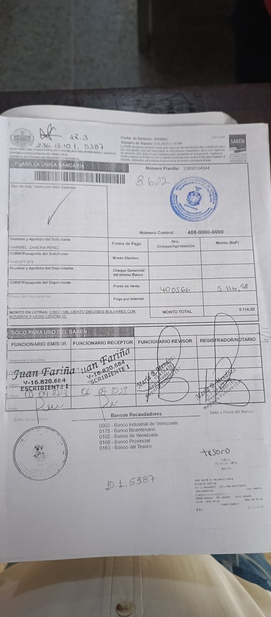 clampache's tweet photo. @SarenVzla director del SAREN metan la. Lupa en el registro de Cua Oficina 236 tienen una taquilla VIP para usuarios exclusivos con pagos de planillas trampeadas y la otra taquilla para usuarios que pagan hasta el triple por un trámite inmuebles de la misma urbanización https://t.co/fa3OsTuleh