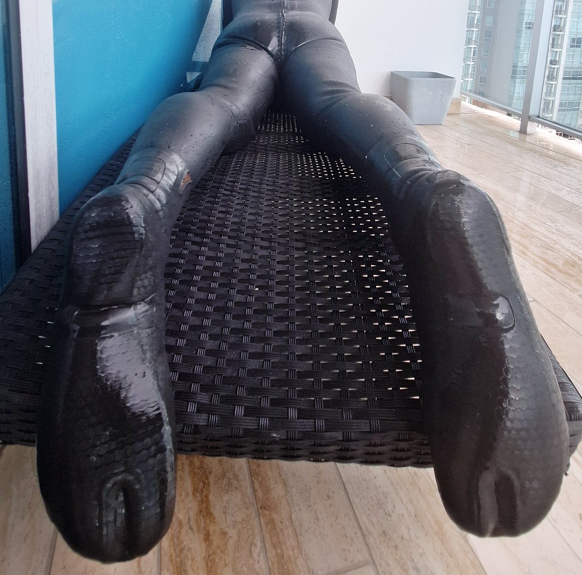 Rubbermax3's tweet photo. Wet wetsuit and surf booties.
#wetsuitfetish #wetsuitwednesday #rubberfetish #rubberboots #gaywetsuit https://t.co/bNcYfZWZFz
