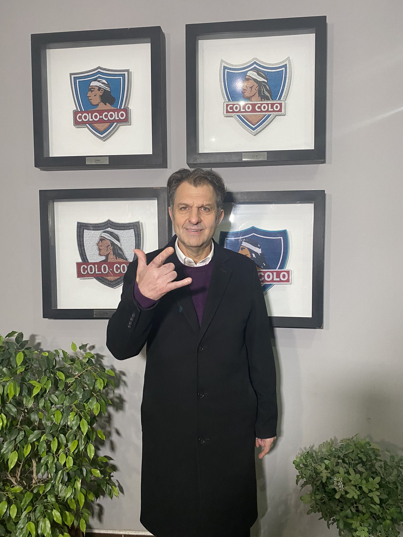 Aníbal Mosa preside discusión sobre futuro de Carlos Palacios en Colo Colo.