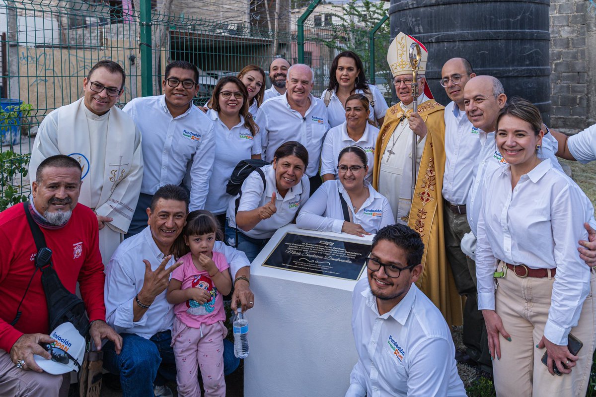FratelliTuttiMx's tweet photo. Queremos que este templo sea un espacio de paz y fraternidad abierto para todo el que lo visite. 🙏🏼💚

#TodosHermanos #FratelliTutti #Zapopan #Virgen #Desatanudos #primerapiedra #ConstruimosComunidad https://t.co/exvjHzWA3J