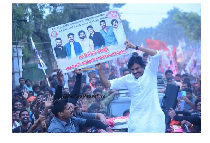 PushpaMeansFire's tweet photo. ఎన్నికలకు ముందు ~
అల్లు అర్జున్
అంతటోడు లేడు
ఎన్నికల తర్వాత ~
@alluarjun అంతు చూస్తాం

వారెవ్వా 🎭 క్యారెక్టర్ 

మీకు నచ్చింది చేస్కోండి
పుష్ప ఈక కూడా ఊడదు
కాకపోతే మీ ఈరమల్లు
మీ ఓజీ
మీ అకీరాల టైమ్ కూడా వస్తాదని మర్చిపోకండి సన్నిహితులారా
😁🤙

#AlluArjun @alluarjun #Pushpa2TheRule https://t.co/OBbkdNzcx0