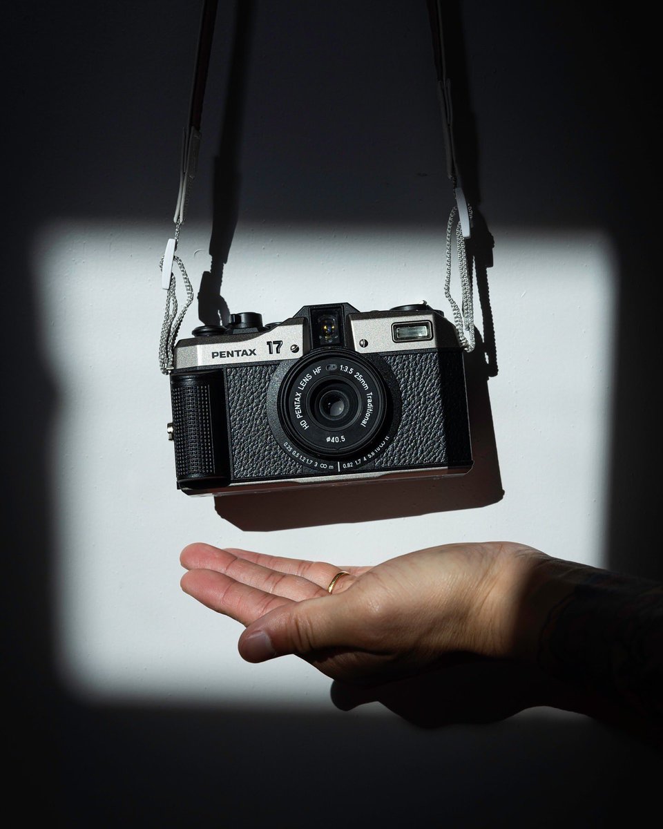 本日、PENTAXからな、なんと！ フィルムカメラが発売になりました