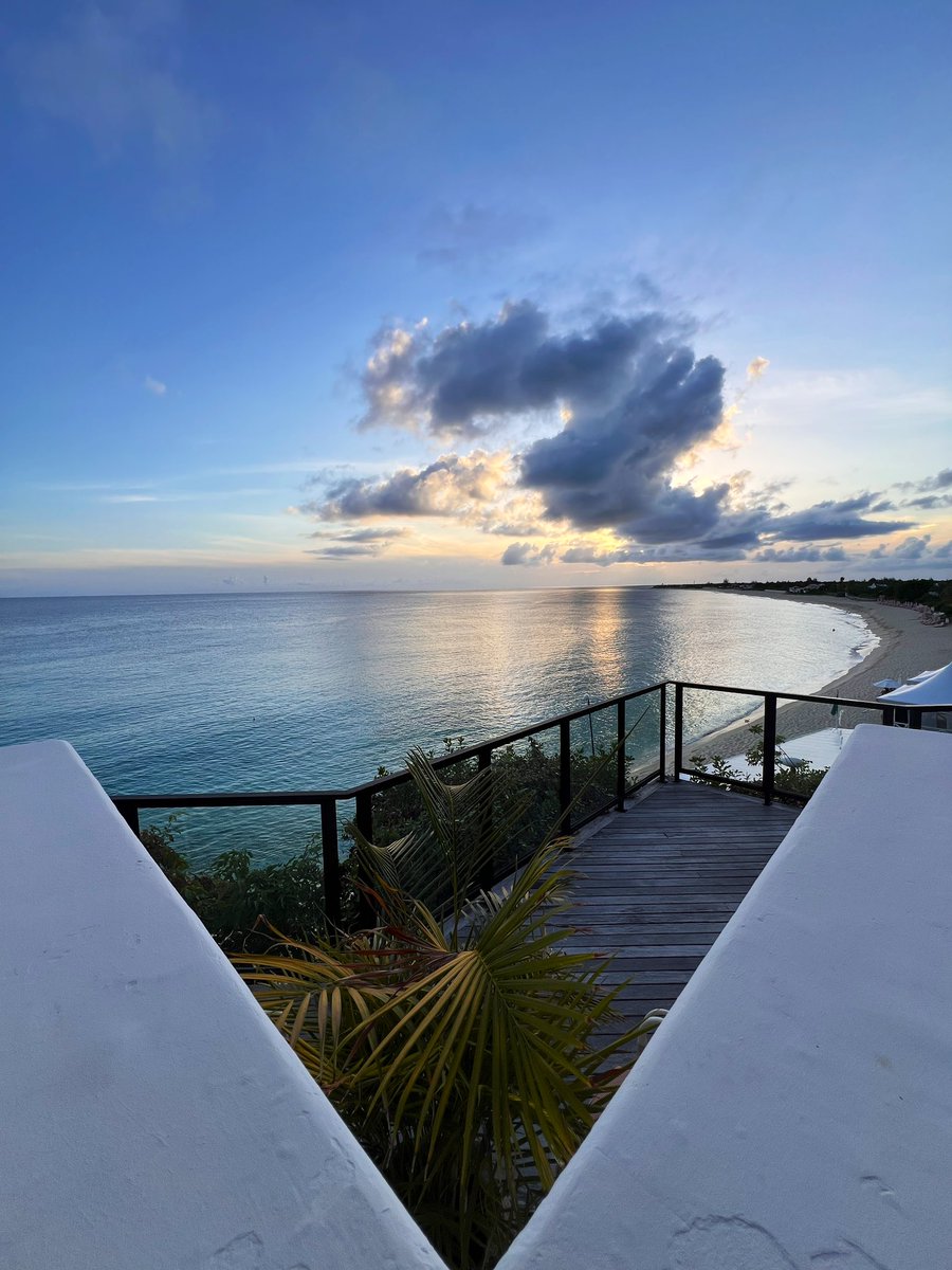 IPProfEvans's tweet photo. Sunset dining is my time to shine! #CEOofMe https://t.co/kt4ISHAG2W