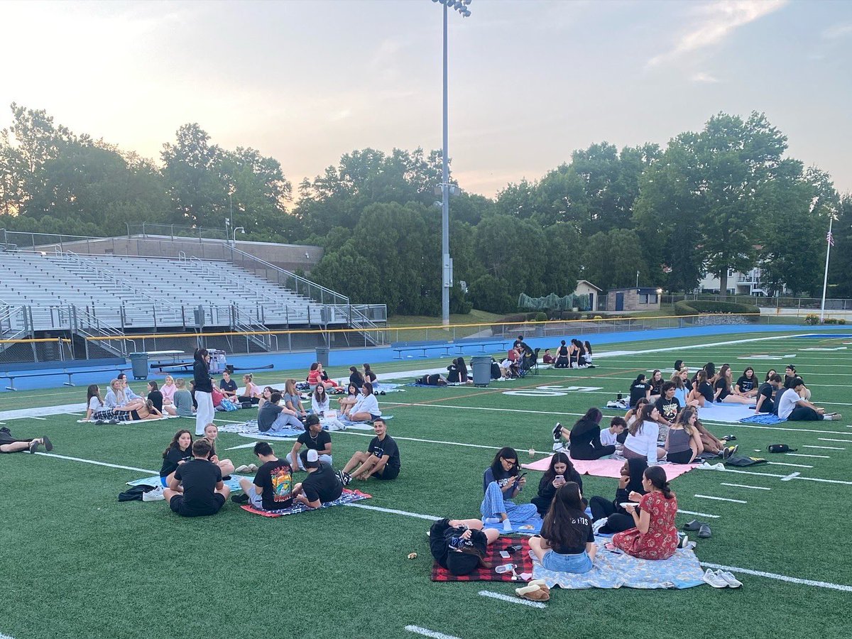 Paramus_Schools's tweet photo. The #PHSClassof2024 began the year with a sunrise, and closed this final chapter with a #sunset π
ππ
#paramuspride #phs #paramushighschool #phs2024 https://t.co/SHWIQ8Jrea