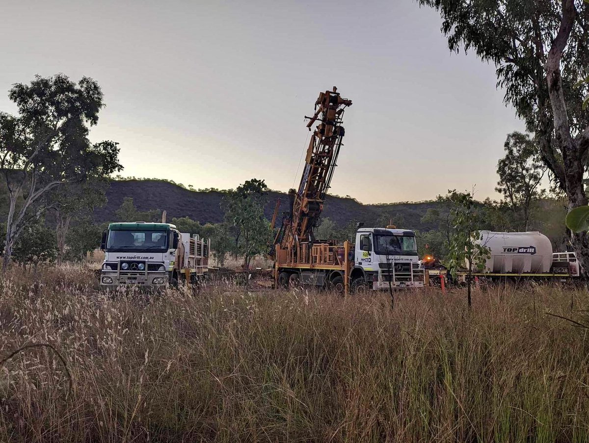 Drilling has commenced at Tarraji-Yampi, and we're ahead of schedule! Following a promising Cu-Au review, we've identified 6 high-quality targets for our drilling program. 
🔗 Read more: …vestorhub.dreadnoughtresources.com.au/announcements/….