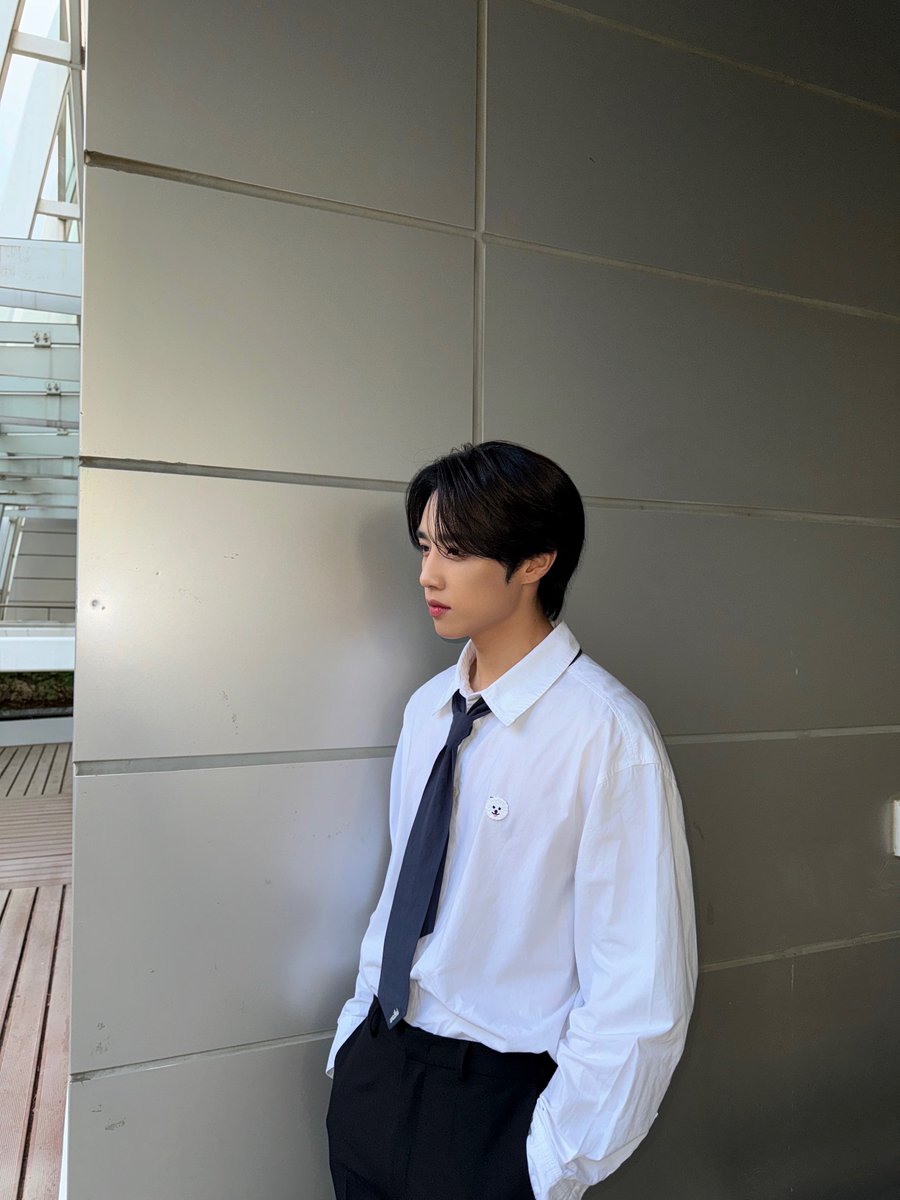 IST_THEBOYZ's tweet photo. [📸] 더보이즈 선우 하입보이스카웃 완료🌹 6월의 뜨거운 햇살처럼 hot😎한 하입보이 선우와 함께 기분 좋은 에너지 받아 가세요🔥

#THEBOYZ #더보이즈
#SUNWOO #선우 https://t.co/rC4HCOB4bl