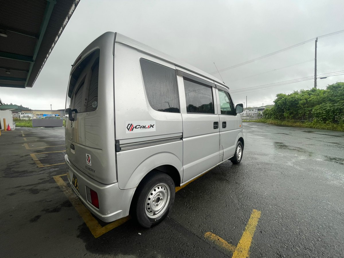 calix_company's tweet image. 生憎の天気ですね…

このタイミングで新人研修なので、新人さんにとってはちょっと大変ですね笑

雨天の配達は経験者でも大変ですし、事故のリスクが高まるので気を張って頑張りましょう！
今日も1日よろしくお願いします！