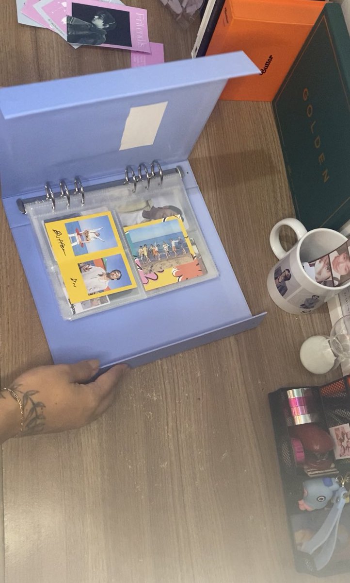 SandyBrunelly's tweet photo. Feedback super positivo para a @tatabearstore que além de ser uma fofa, educada e gentil, é super talentosa e fez meu primeiro binder, com inspiração no magic shop 🥹 foi amor à primeira vista 💜 obrigada Tata 🫶🏼 https://t.co/CulXgwkNq5