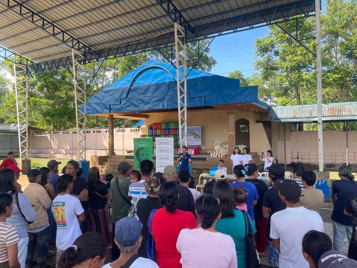jaa_foundation's tweet photo. ARANETA GROUP EXTENDS HELP TO MT. KANLAON VICTIMS

@AranetaCity through JAAF was at Negros for Bulig Para sa Bagonhon last 15 June at Brgy. Mailum Auditorium and at Brgy. Ilijan on 17 June.  The relief drive benefited 900 families who were affected by the #MtKanlaon eruption. https://t.co/1uC94YNrkx