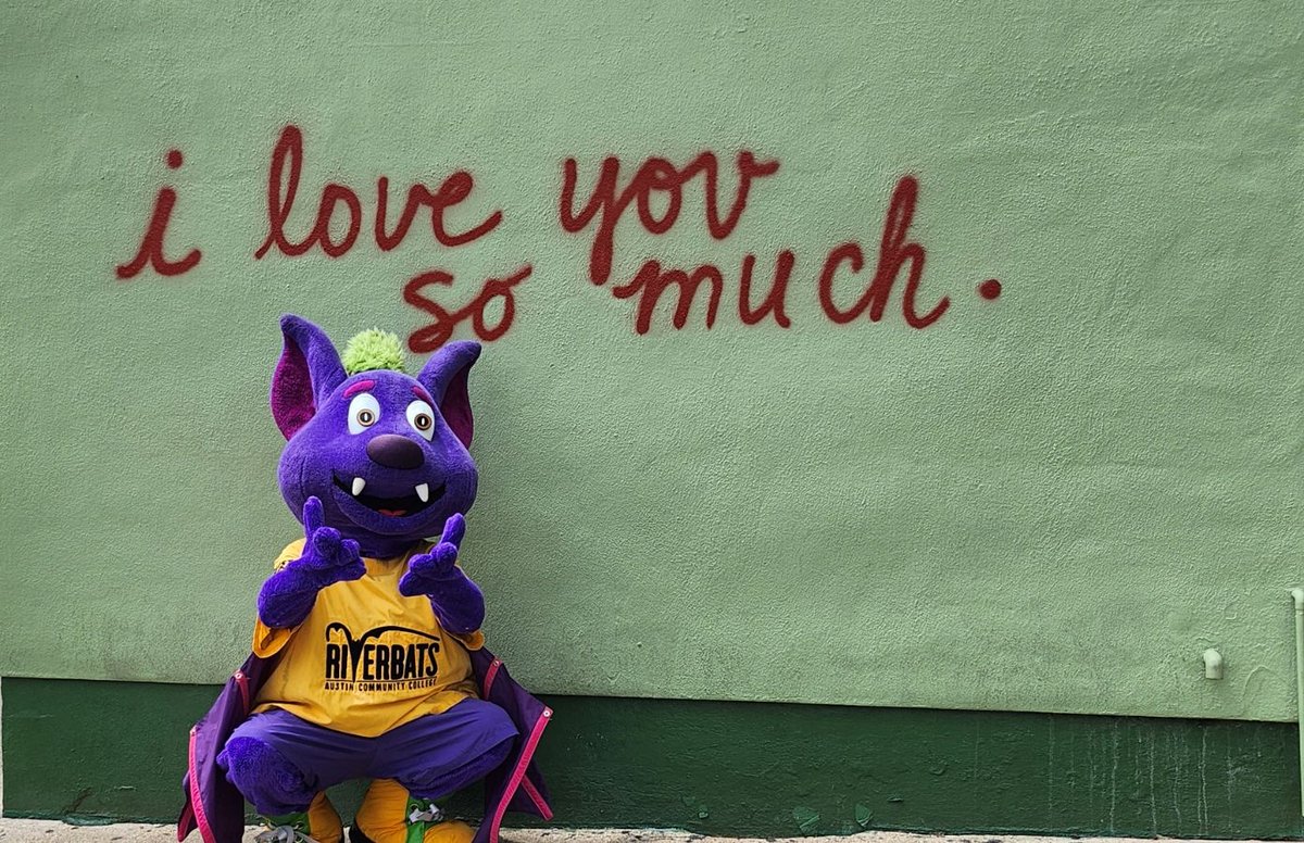 Happy #NationalMascotDay to all of my buddies. Go big or go home!!!