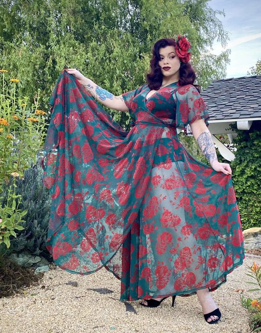Trying my best to hunt down this dress, anybody have any ideas on where I might find a Large/XL size