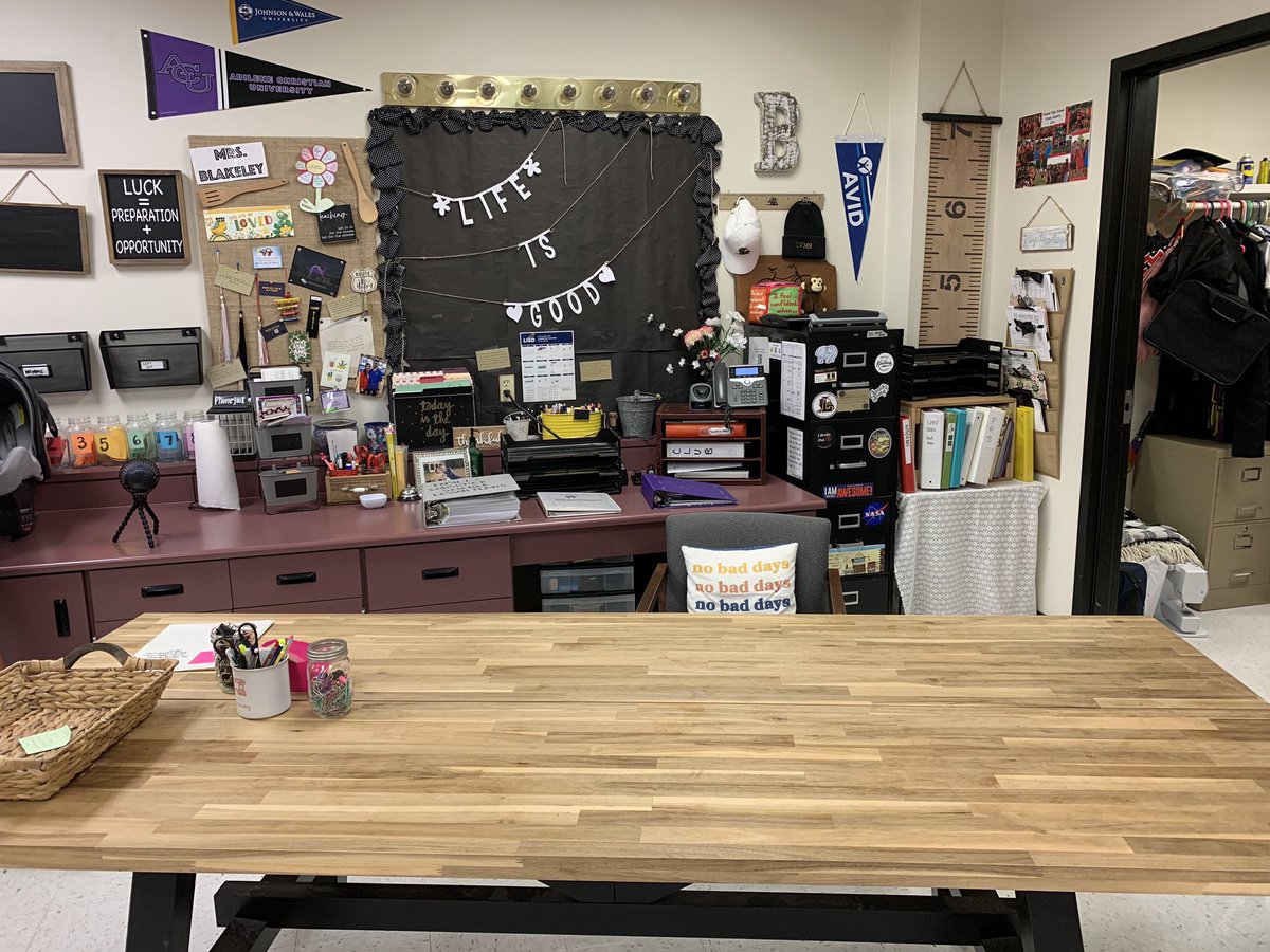 Blakeleyteach's tweet photo. Thankful to the students, teachers, admin, staff, and families that I’ve met and worked with/for. https://t.co/ElvStvOT4f