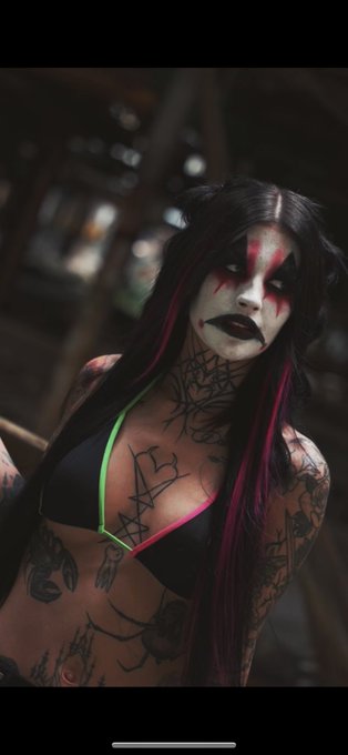 first clown photo shoot vs most recent https://t.co/3Zr4coEZ6f