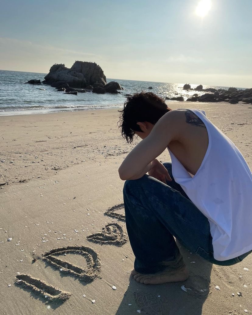 131_notes's tweet image. About hanbin B.I, who is the most sincere person in the world towards his fans and non-fans—a thread: