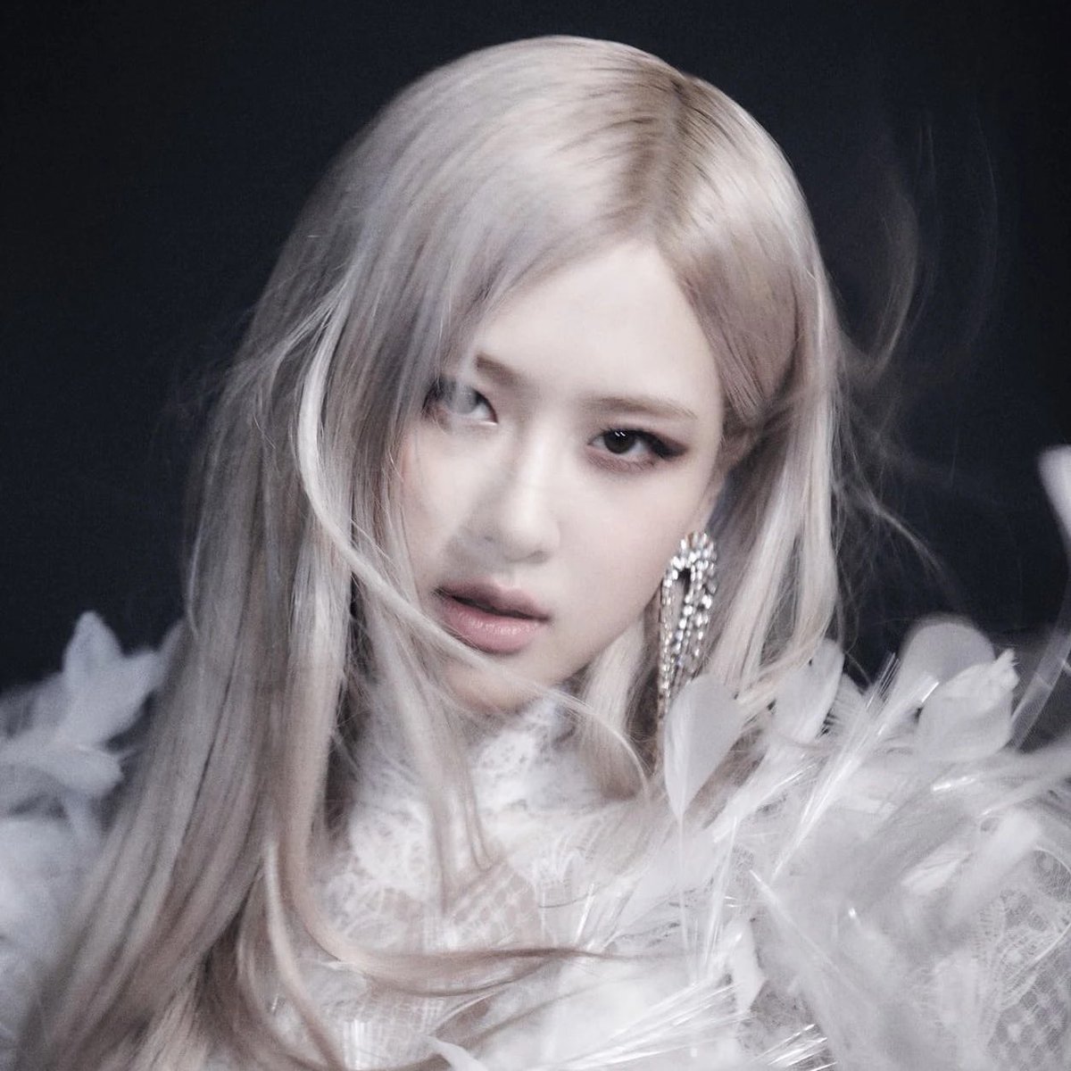 PopBase's tweet photo. BLACKPINK’s Rosé has officially signed to The Black Label. https://t.co/EMAB0h9KJu