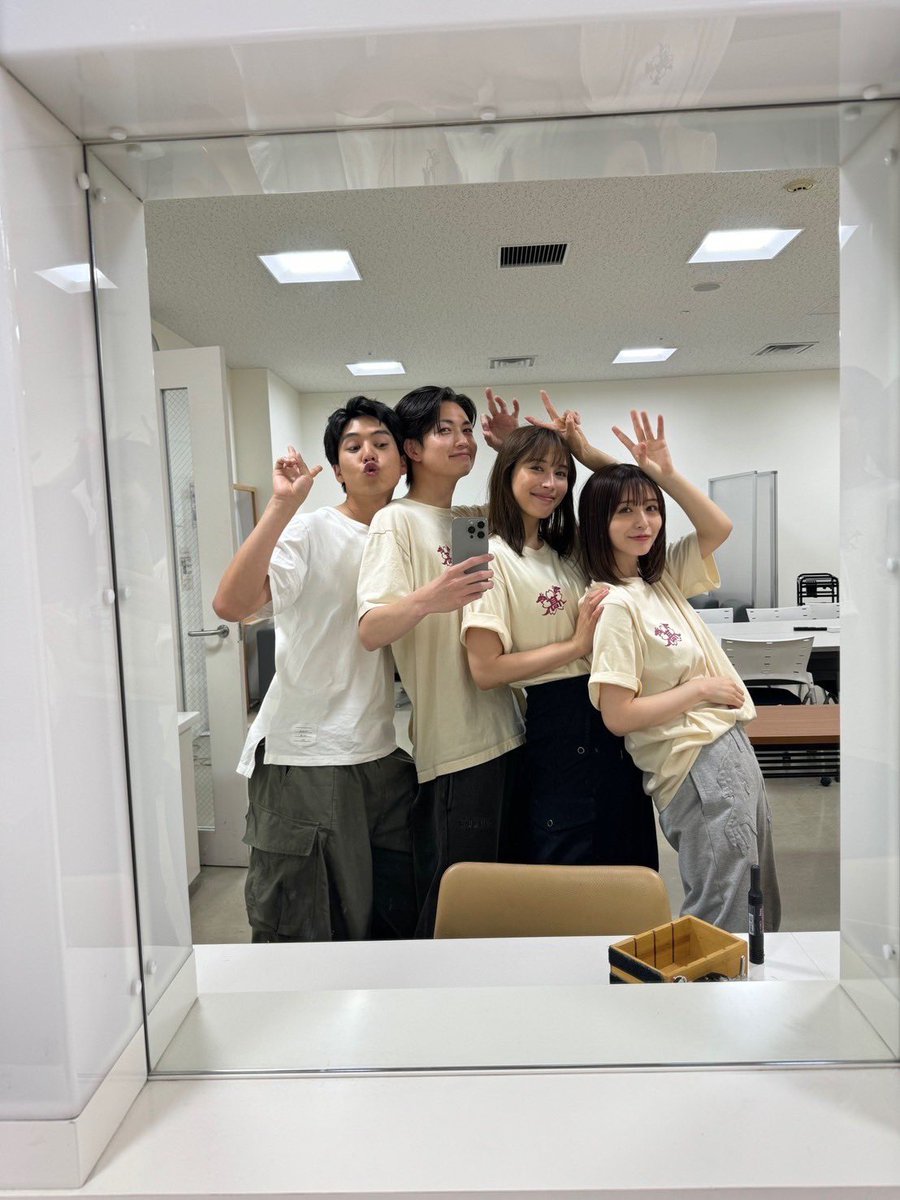 Alice1211_Mg's tweet photo. 3ヶ月間お付き合い頂き
ありがとうございました😊
みんな笑顔になって良かったね。
最後明日香ちゃんは心から笑顔になれたよ。
#ドラマ366日
#サンロクロク https://t.co/idsm9vd7kH