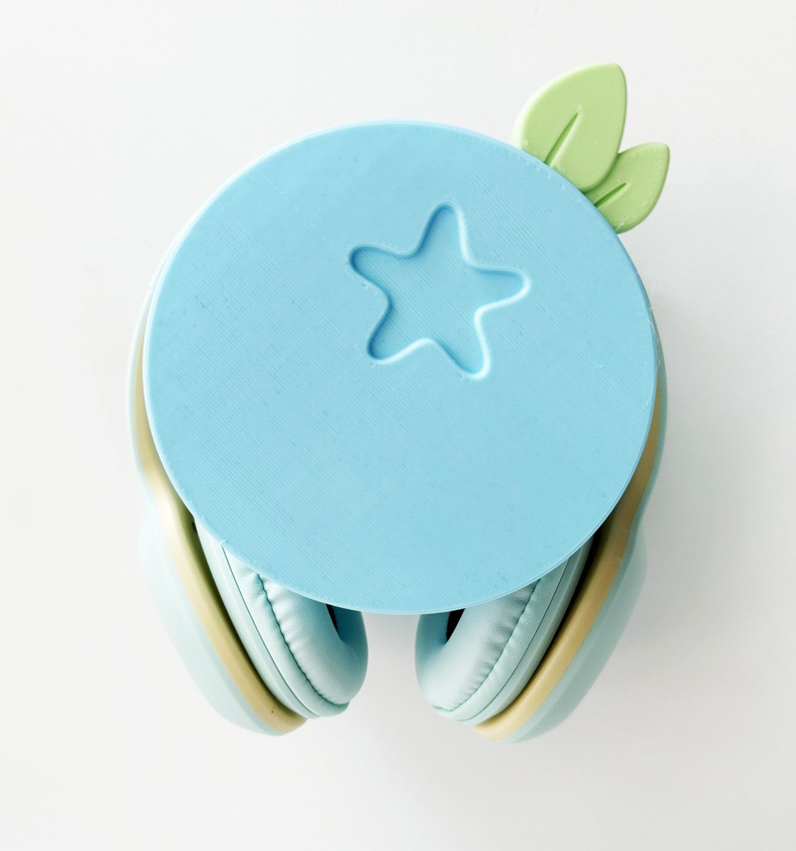 jaceandjudy's tweet photo. we made a strawberry + blueberry to hold your headphones! 🍓 early bird pricing is $20 for a limited time! 🫐

reposts are appreciated! 🐰 https://t.co/yq0WL5A2Gp