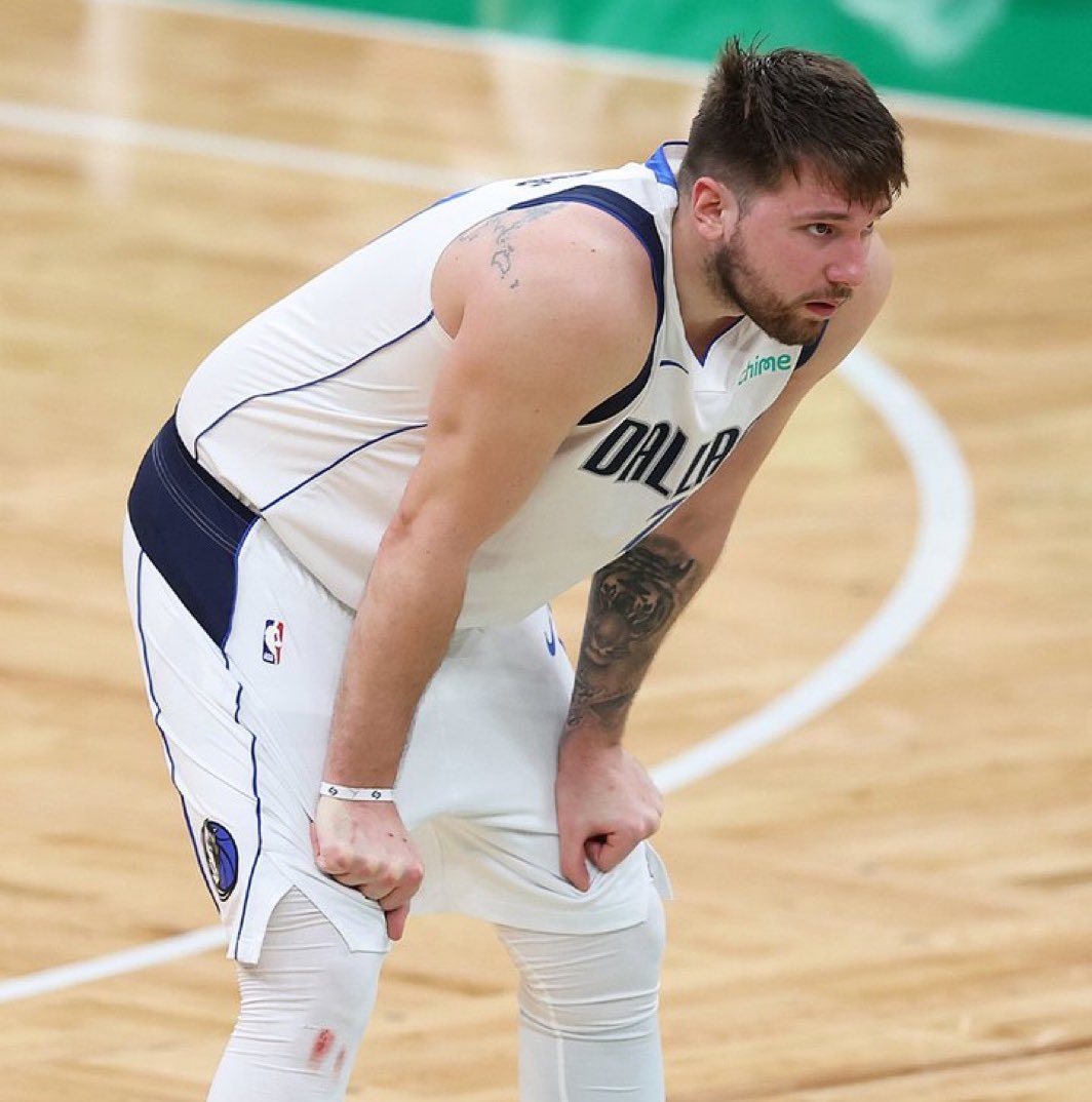 brasilcoast2's tweet photo. Luka Doncic arremessou 21 bolas de 3 nos últimos 3 jogos.

Ele acertou apenas uma. https://t.co/9HJFyKqn0U