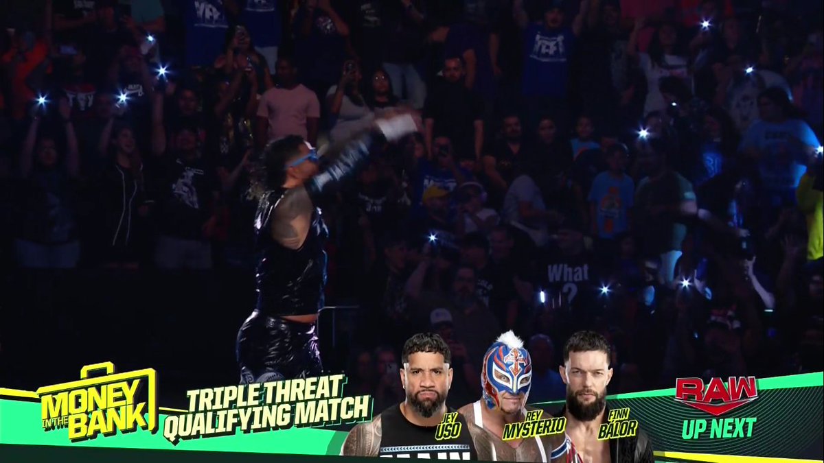 theusotwinzcom's tweet image. #WWERaw #YeeterofWorlds #YeetInTheBank #MainEventJeyUso