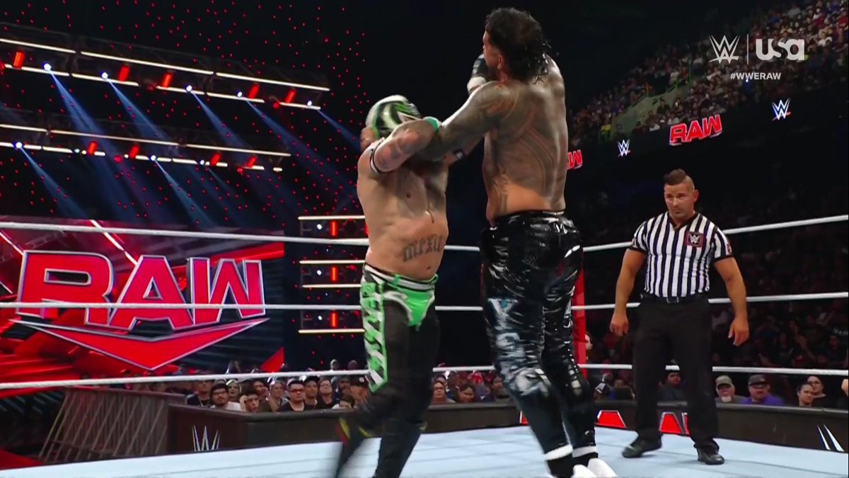theusotwinzcom's tweet image. #WWERaw #YeeterofWorlds #YeetInTheBank #MainEventJeyUso