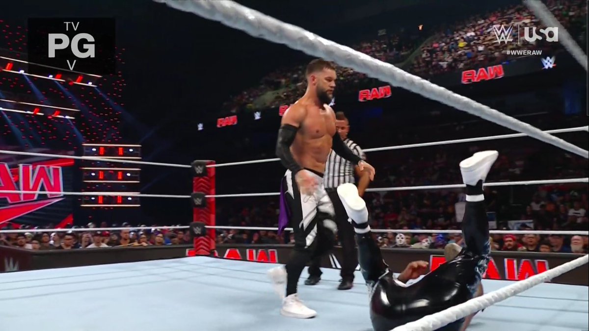 theusotwinzcom's tweet image. #WWERaw #YeeterofWorlds #YeetInTheBank #MainEventJeyUso