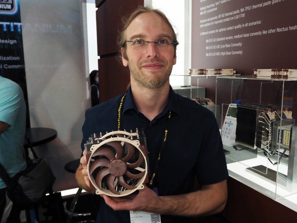 hermita_akiba's tweet photo. 【動画解説】Noctuaのプロフェッサー・Jakob Dellinger氏が解説🇦🇹COMPUTEX:新作140mmファンを搭載した最強空冷、Noctua「NH-D15 G2」まもなく出荷開始(記事追加) #noctua #computuex
https://t.co/FtTQqxq2hO https://t.co/hsFXqZPWRi