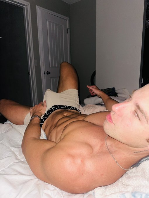 repost if you would sleep with me https://t.co/h9wTnJtaER https://t.co/eJN7MhyHWH