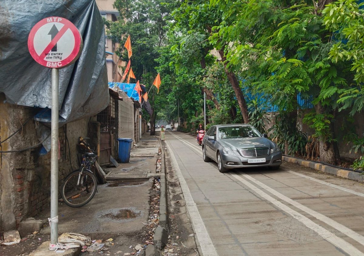 walkingproject's tweet image. Find all the faults in this picture.
Answers will be posted tonight.
Follow us and turn on notifications to not miss out the answers🔔 😛 
#FaultFinding