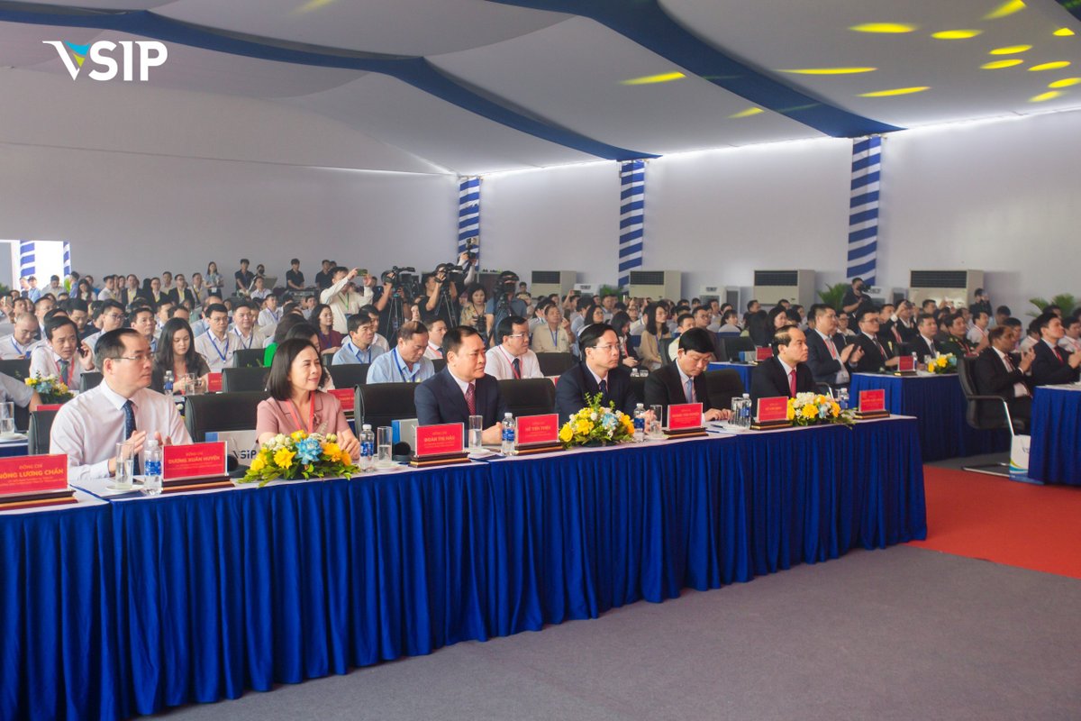 VsipVietNam's tweet photo. On June 14th, the groundbreaking ceremony of the 600-hectare VSIP Lang Son was held. This will be the largest IP in Lang Son, expected to open up opportunities for breakthroughs in socio-economic development, attract investment and create jobs for about 40,000 workers. #VSIP https://t.co/rM3sjb1gPN