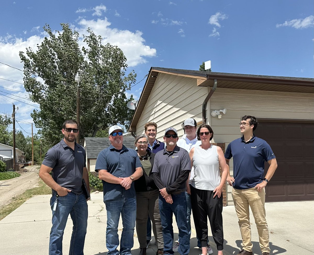 CarlGuardino's tweet image. Wyoming is Wonderful! Today’s “Experiencing is Believing” Live Tech Tour of our @TaranaWireless technology with our ISP partner @visionaryyeah in Douglas (Home of the Jackalope!) with the Wyoming Biz Council. Thx Lynne &amp;amp; Emily for allowing us to visit your homes! #InternetForAll!