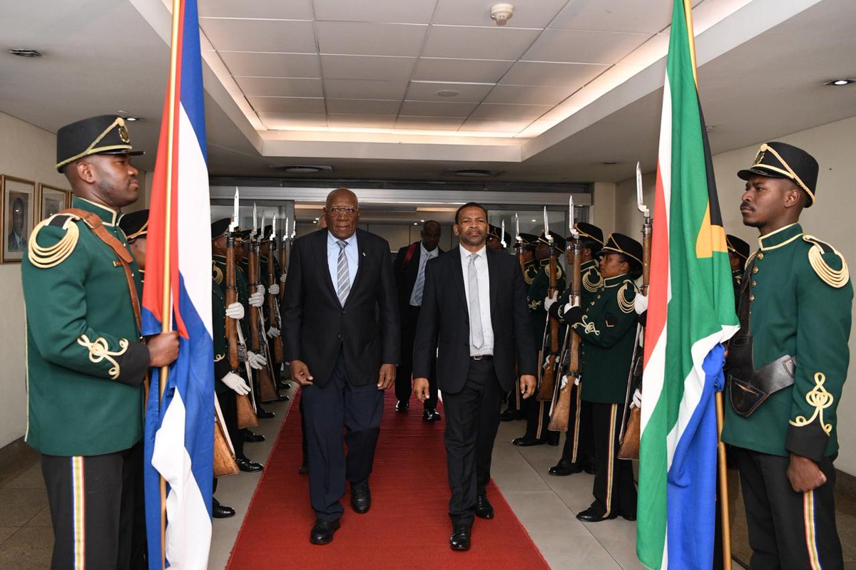 DIRCO_ZA's tweet photo. The Vice President of the Republic of Cuba, H.E Salvador Mesa arrives @ortambo_int to attend #PresidentialInauguration2024 taking place tomorrow.
H.E Salvador Mesa is received by the Minister of @DBE_SA, Ms Angie Motshekga.
#SACubaRelations https://t.co/2mLEiQd3mn