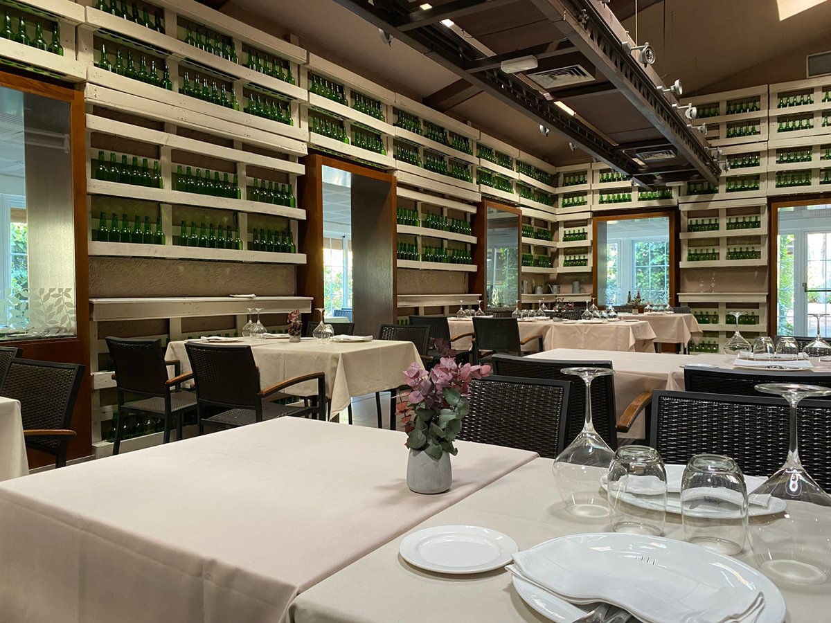 ¡Visita Restaurante El Oso para disfrutar de la mejor cocina asturiana en Madrid! 🍴✨ Perfecto para cualquier ocasión. ¡Reserva tu mesa hoy!

📞 91 76 66 060 / 91 383 21 26
📍 Avenida de Burgos, 214
🔗 restauranteeloso.com

#RestauranteElOso #CocinaAsturiana #Gastronomía