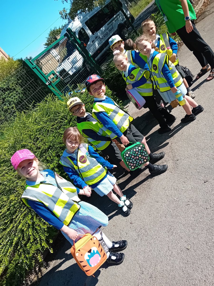 Year 1 setting off for the Wisbech Reads Festival <a href="/Fridaybridgepr2/">Fridaybridge primary school</a>