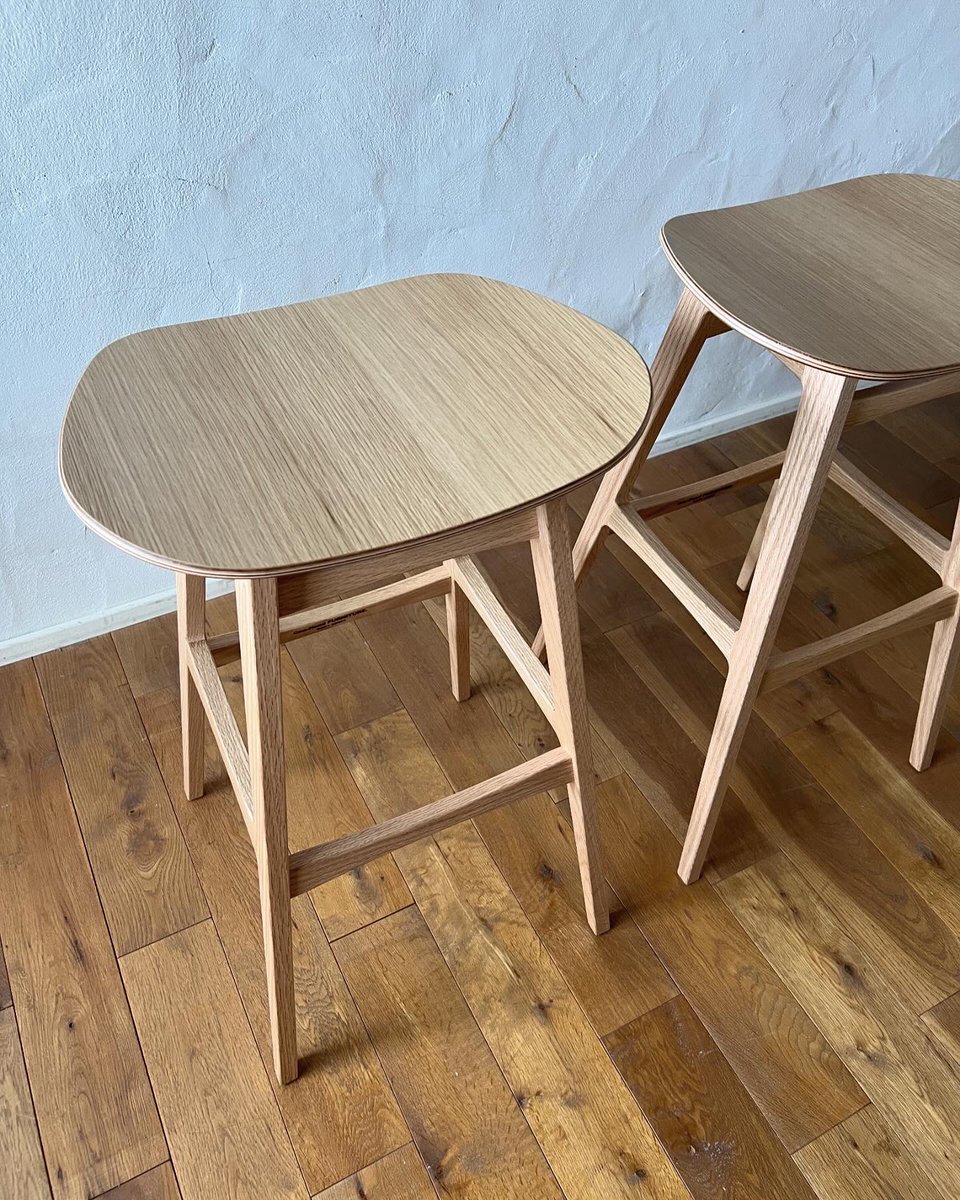 InfoOnehand's tweet image. オーク材のフレームに心地よいフィット感のプライウッドシートを使用したDC-Nスツール。
詳しくは▶︎ one-hand.jp/furniture-stoo…

#chair #highstools #counterstools #onehandfurniture