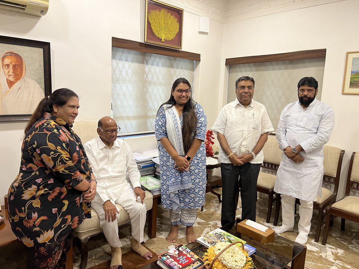 prashant_ncp's tweet photo. निवृत्त आय.ए.एस. अधिकारी श्री. एस. पी. सिंग यांची मुंबई येथे आदरणीय शरदचंद्र पवार साहेबांसोबत भेट घडवून आणली. त्यांच्या काही सामाजिक संस्थासह जाहीर पक्ष प्रवेश करणार आहेत. 
लवकरच दिल्ली येथे त्यांच्या पक्ष प्रवेशाचा कार्यक्रम होणार आहे.
@PawarSpeaks @Jayant_R_Patil @supriya_sule https://t.co/qw0IOIQQOq