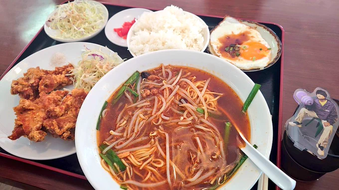 最近の飯 1枚目はまだしも、2枚目の店は量がバグってるんだよな。これで870円なのおかしいんよ